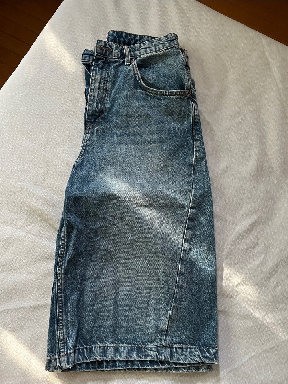 BDG Wide-Leg Denim Bermuda Shorts in Blue Wash - Picture 5 of 8